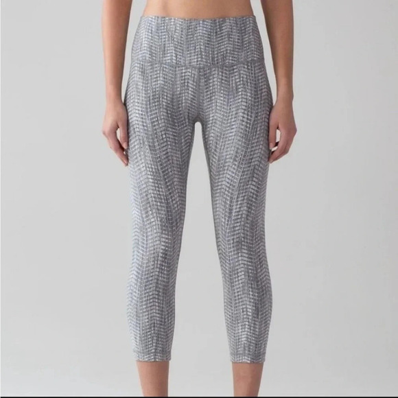 Lululemon athletica Wunder Under Crop Leggings size 4 B37 - Picture 1 of 9
